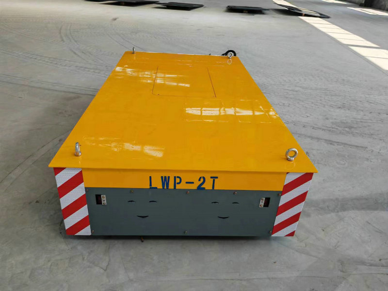 Steerable Trackless Transfer Trolley for håndtering av mold