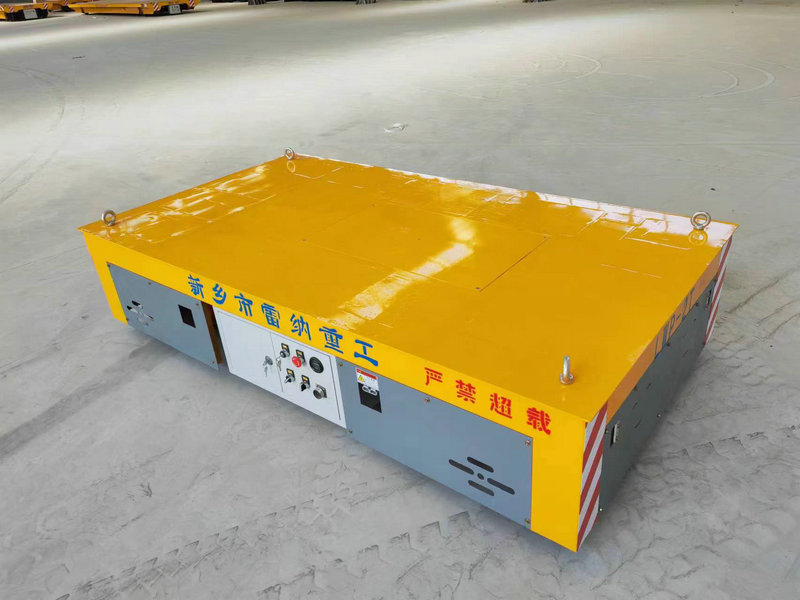 Steerable Trackless Transfer Trolley for håndtering av mold
