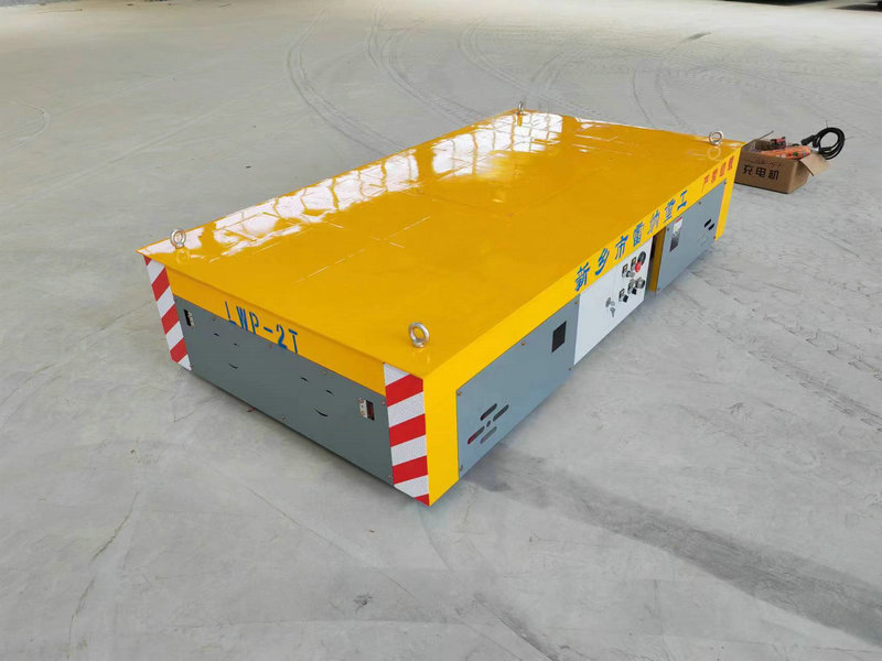 Steerable Trackless Transfer Trolley for håndtering av mold